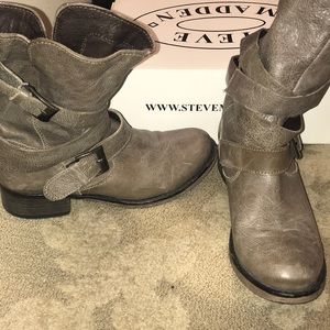 Steve Madden motoboot